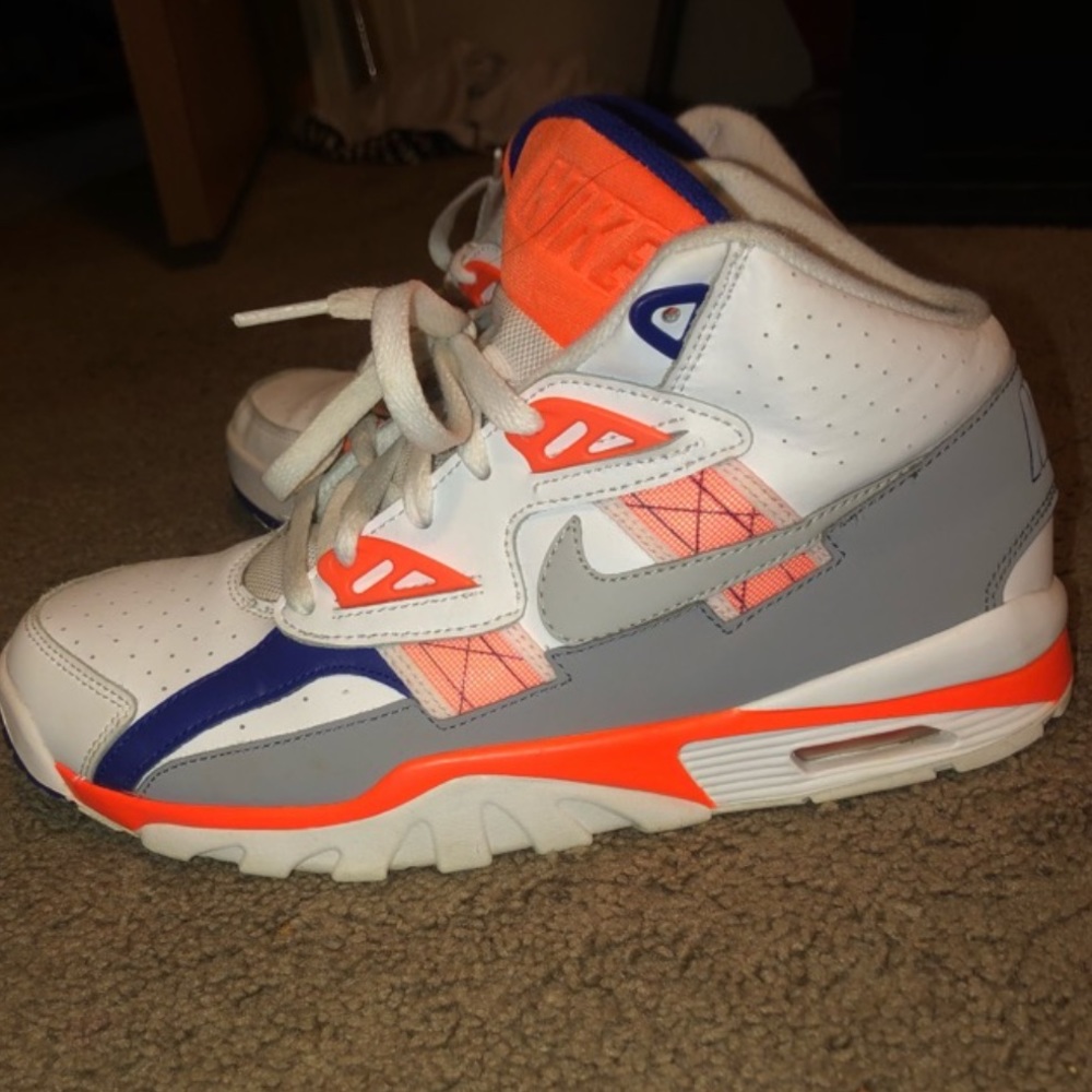 Boys size 7 nikes